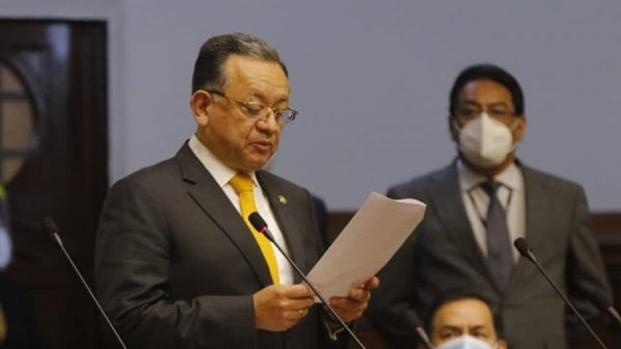 Otorgan 15 días para investigar a Edgar Alarcón