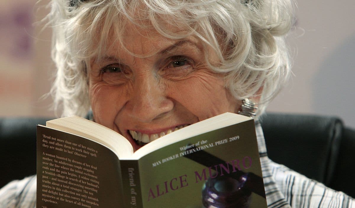 Muere nobel canadiense de Literatura en 2013