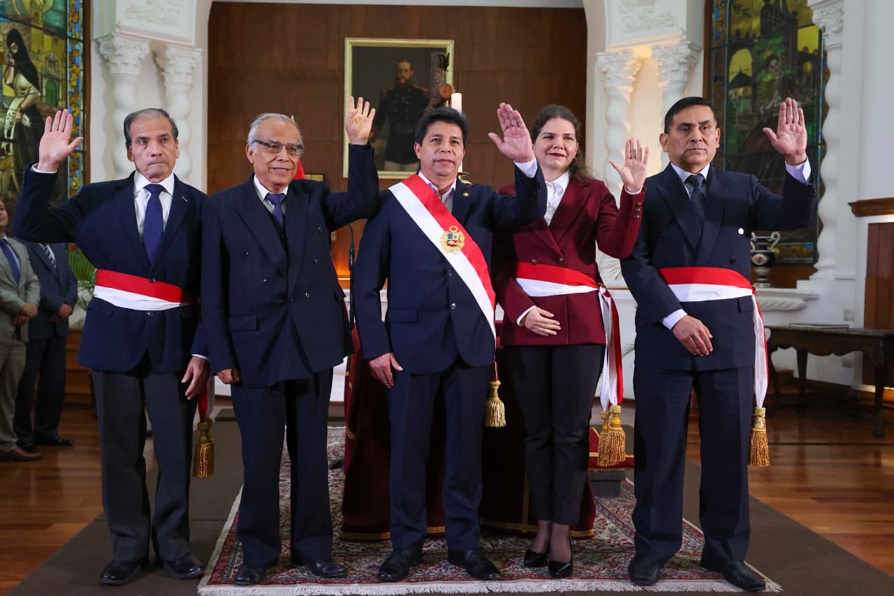 Castillo tomó juramento a 3 nuevos ministros de Estado