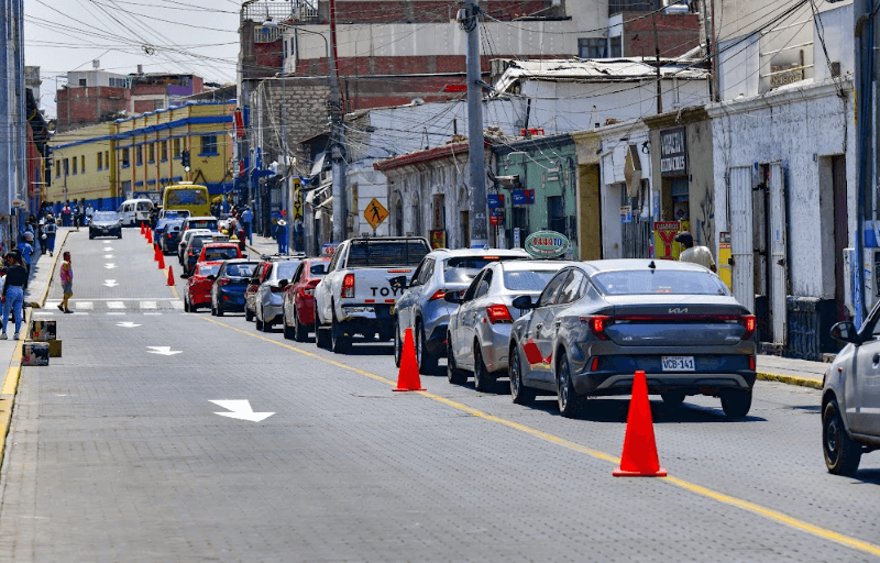 Congestión en el primer día de cambio de sentido en dos vías