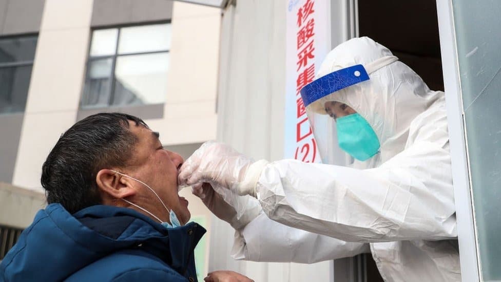 China registró casi 3 mil 400 contagios de la COVID-19