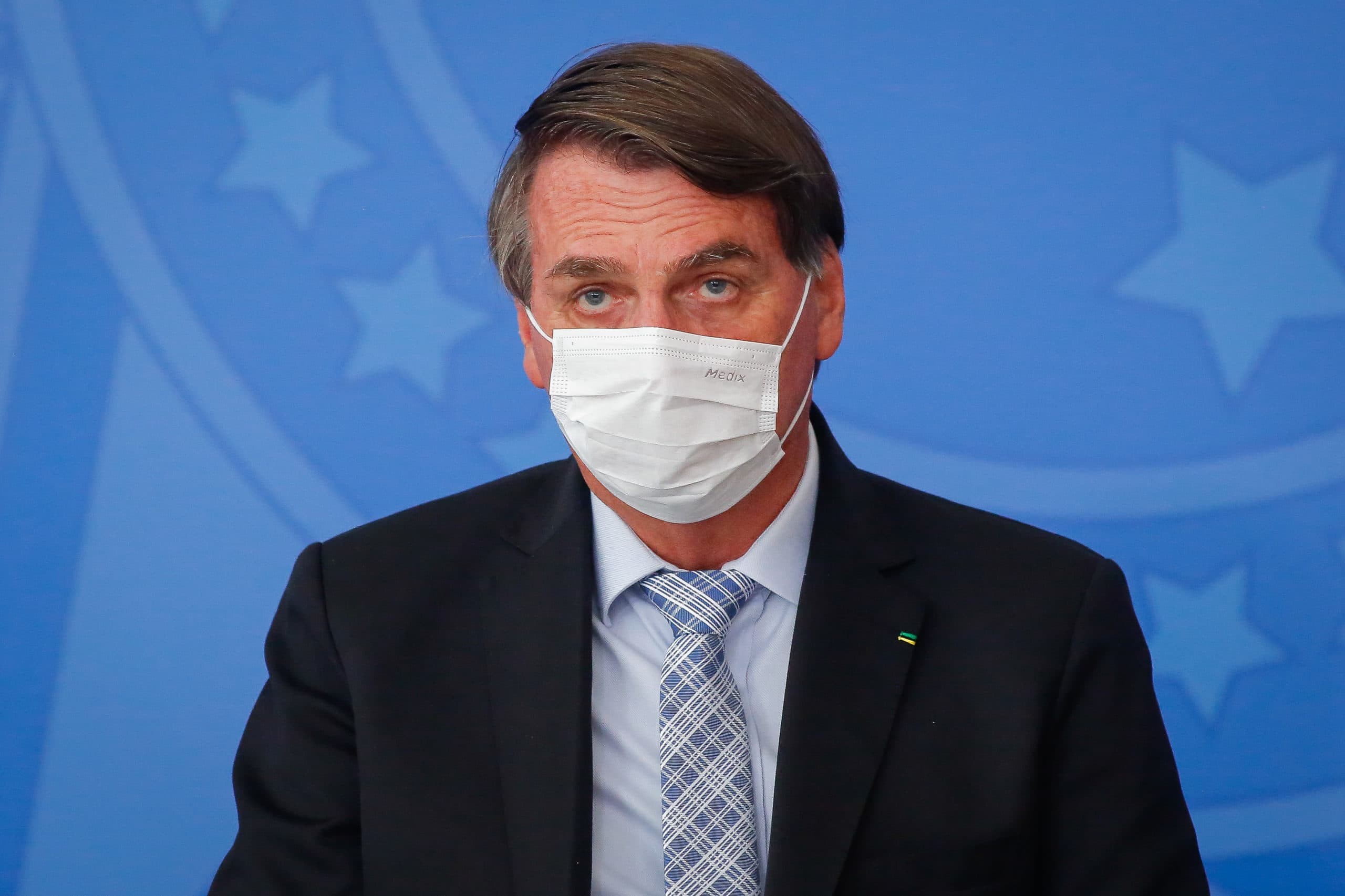 Bolsonaro pide eliminar restricciones COVID-19 en Brasil
