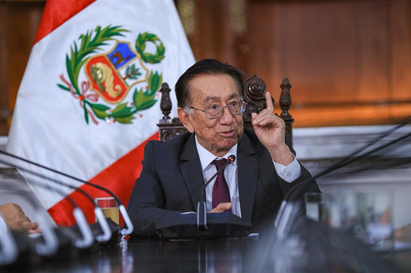 Balcázar espera informe para decidir indulto a Pedro Castillo
