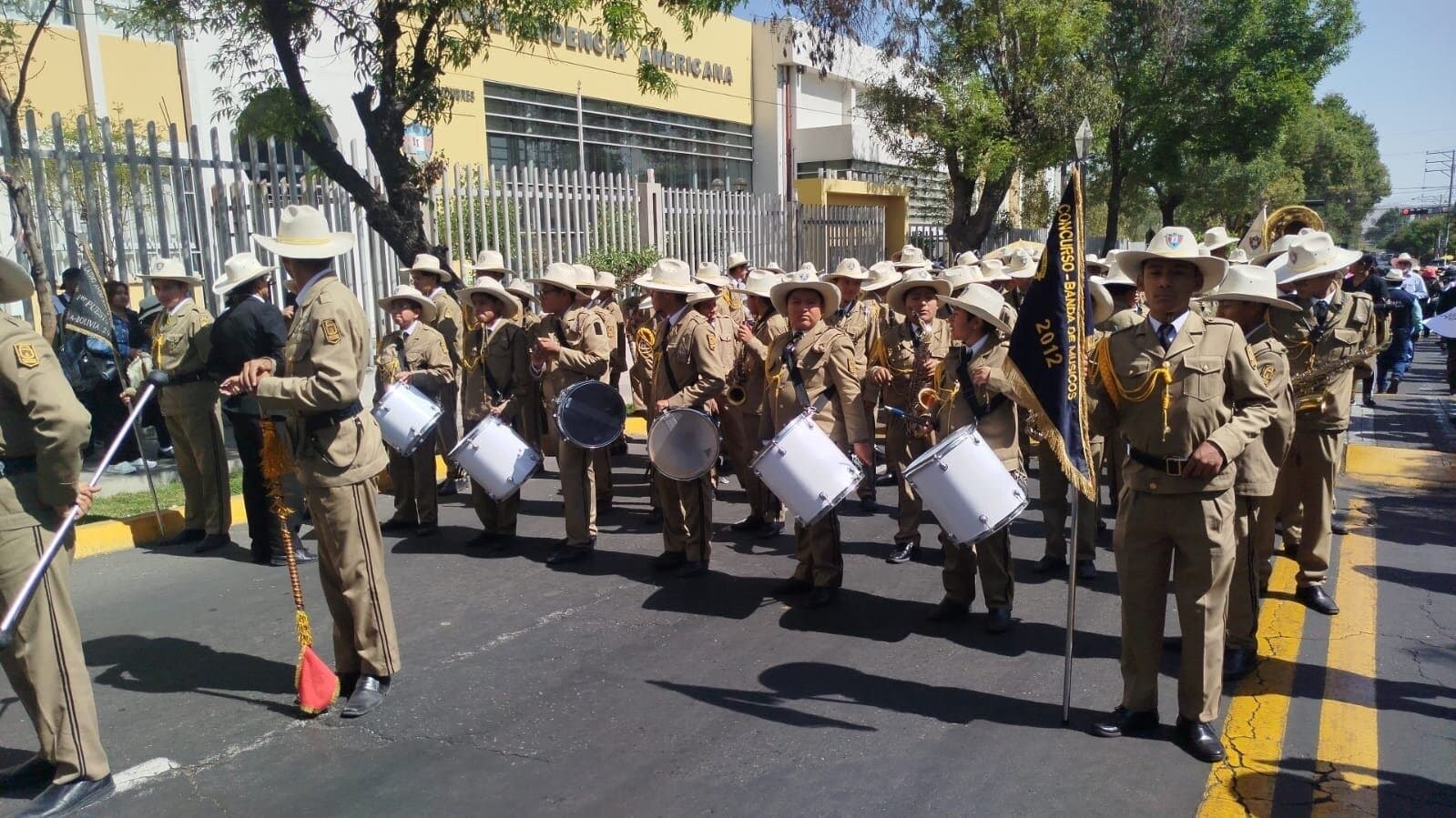 Escolares, padres y exalumnos exigieron disculpas a Agüero