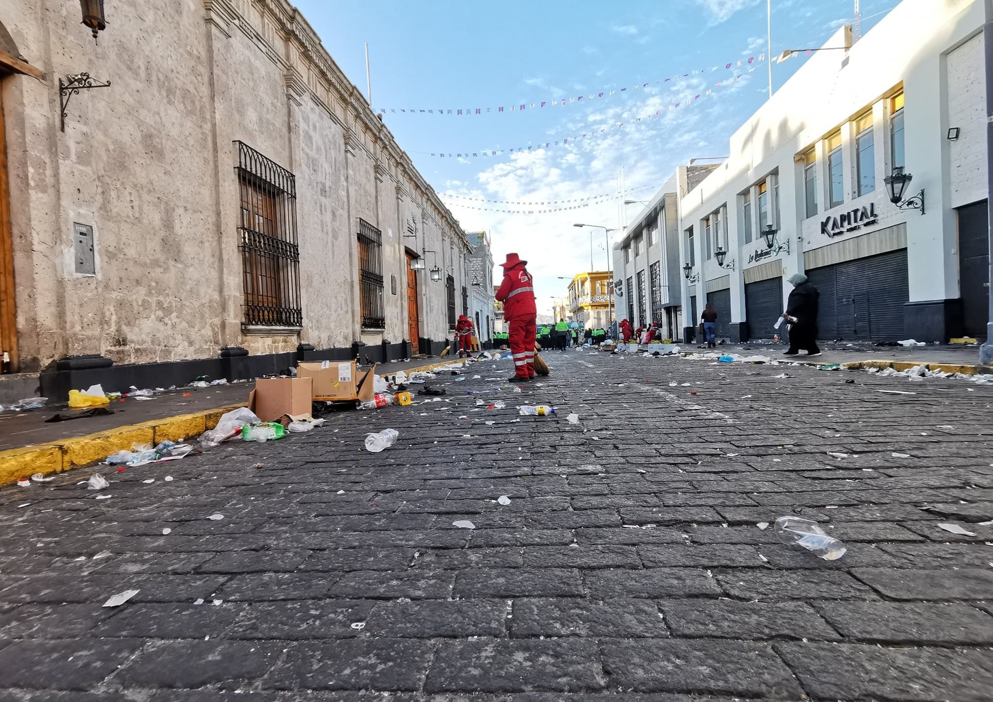 Más de 100 toneladas de basura en el Cercado tras celebraciones