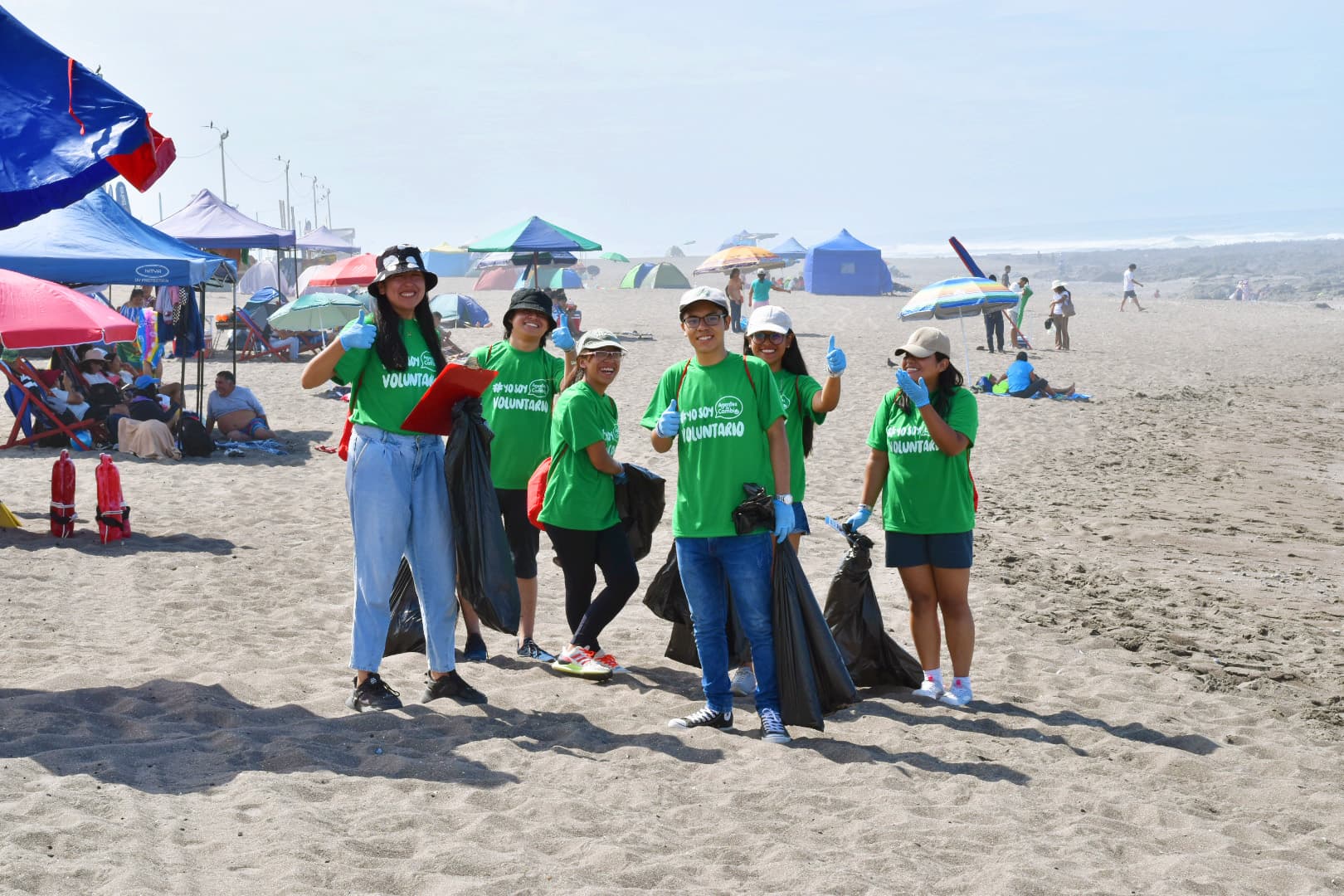 El Cultural organizó limpieza de playas con apoyo de alumnos