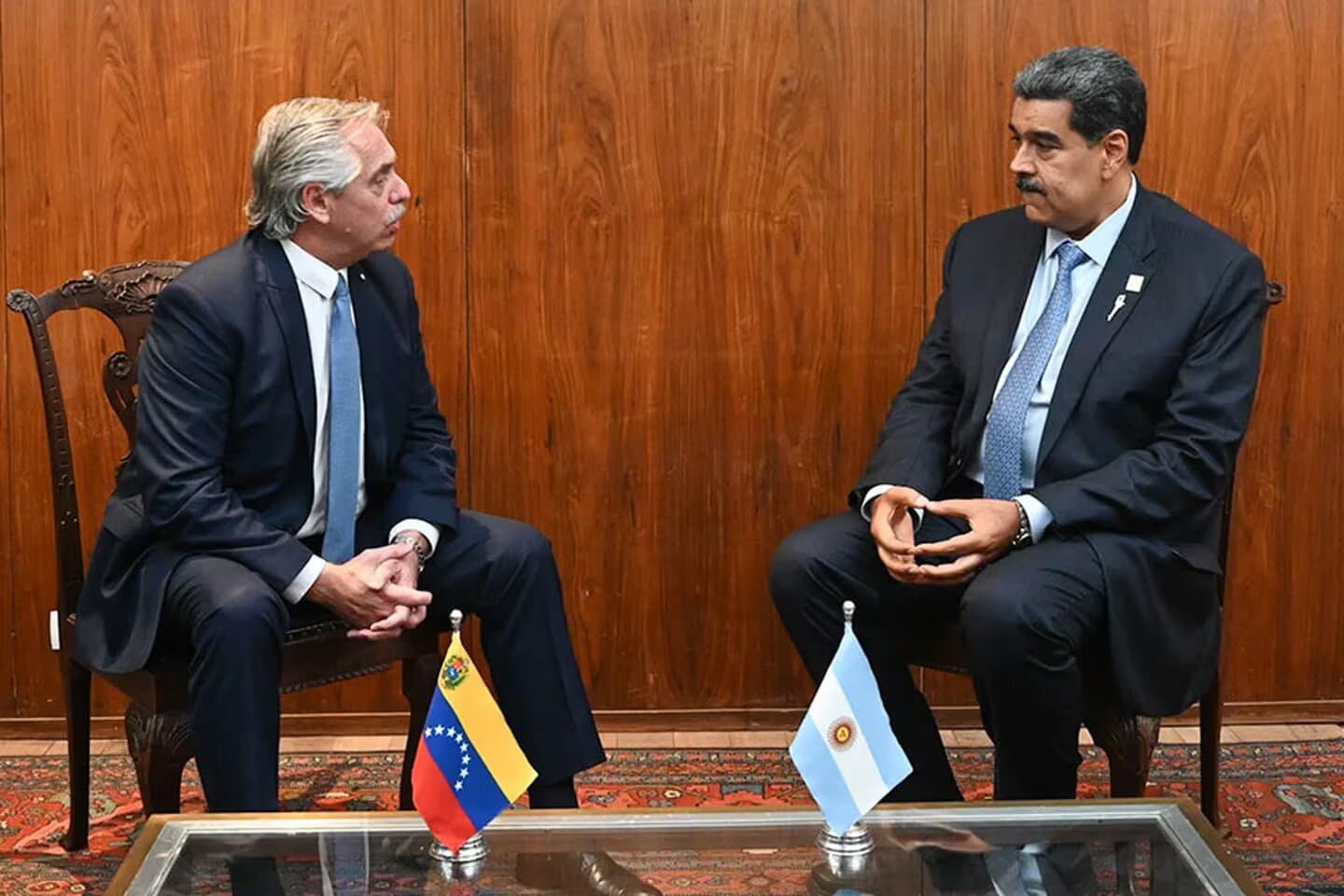Fernández no será observador en las elecciones de Venezuela