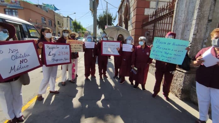 Obstetras de Arequipa se niegan a cambiar de denominación a “parteras”