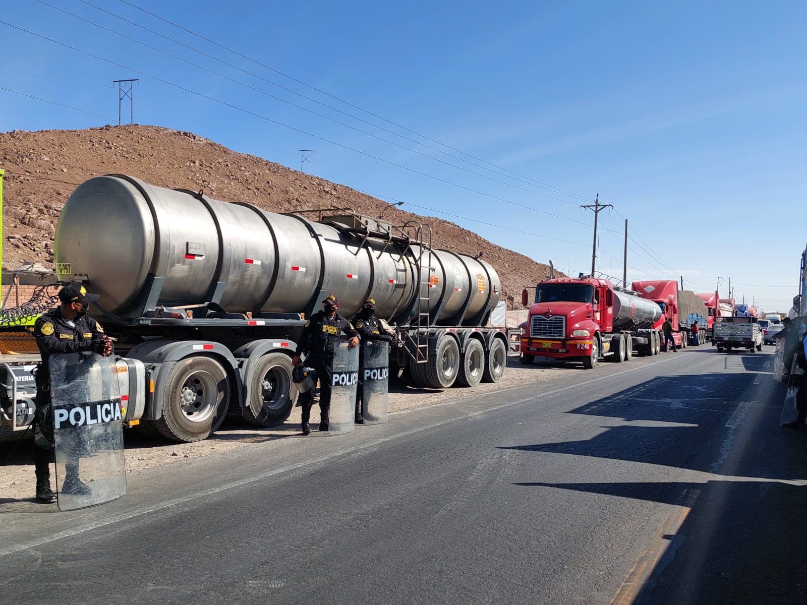 Transportistas y Gobierno sin concluir diálogo contra el paro