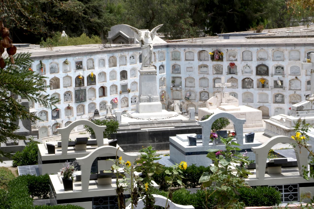 Detienen a sujeto que robó lápidas del cementerio La Apacheta