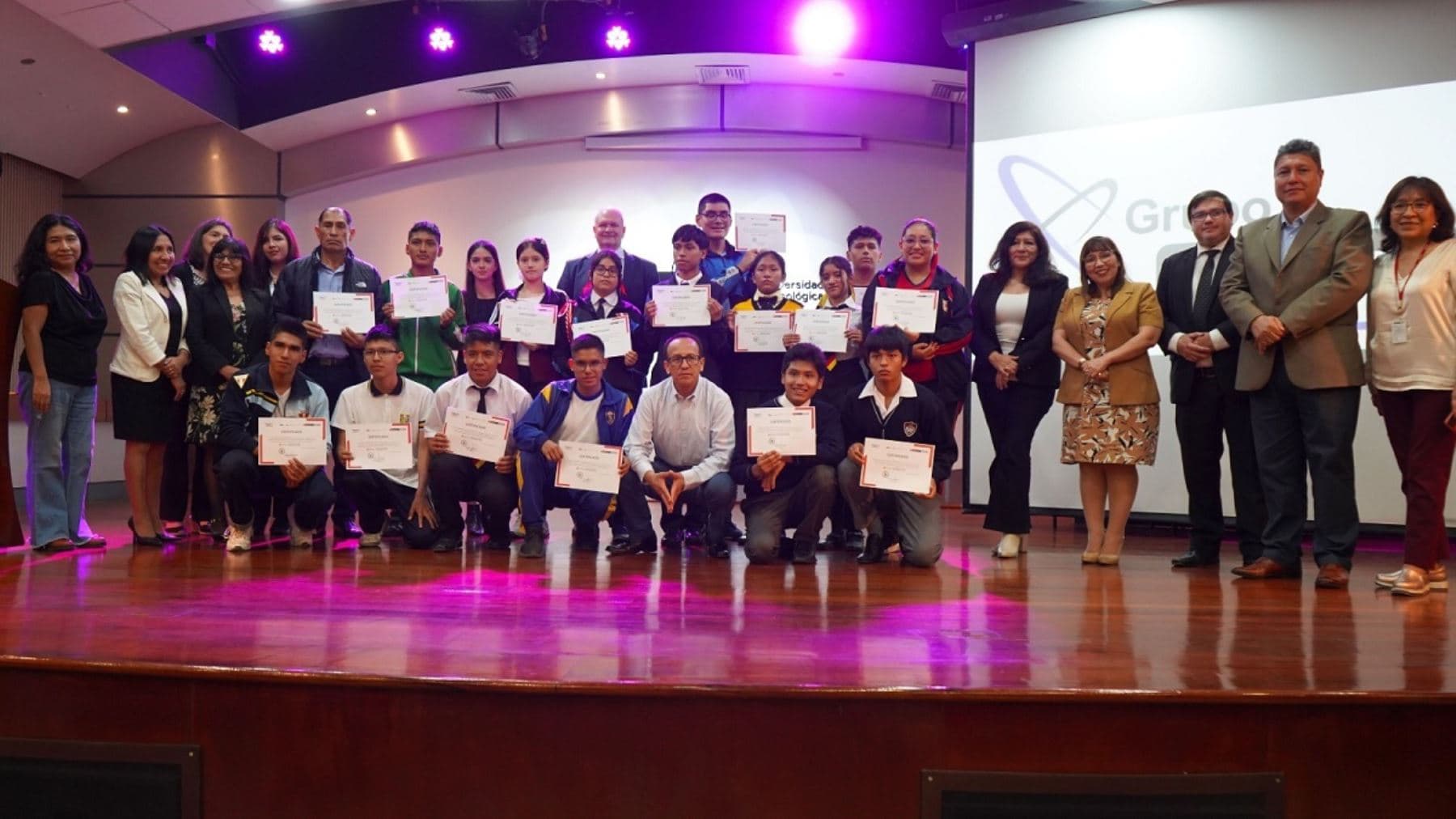 Escolares peruanos Campeonato Mundial de Microsoft Office