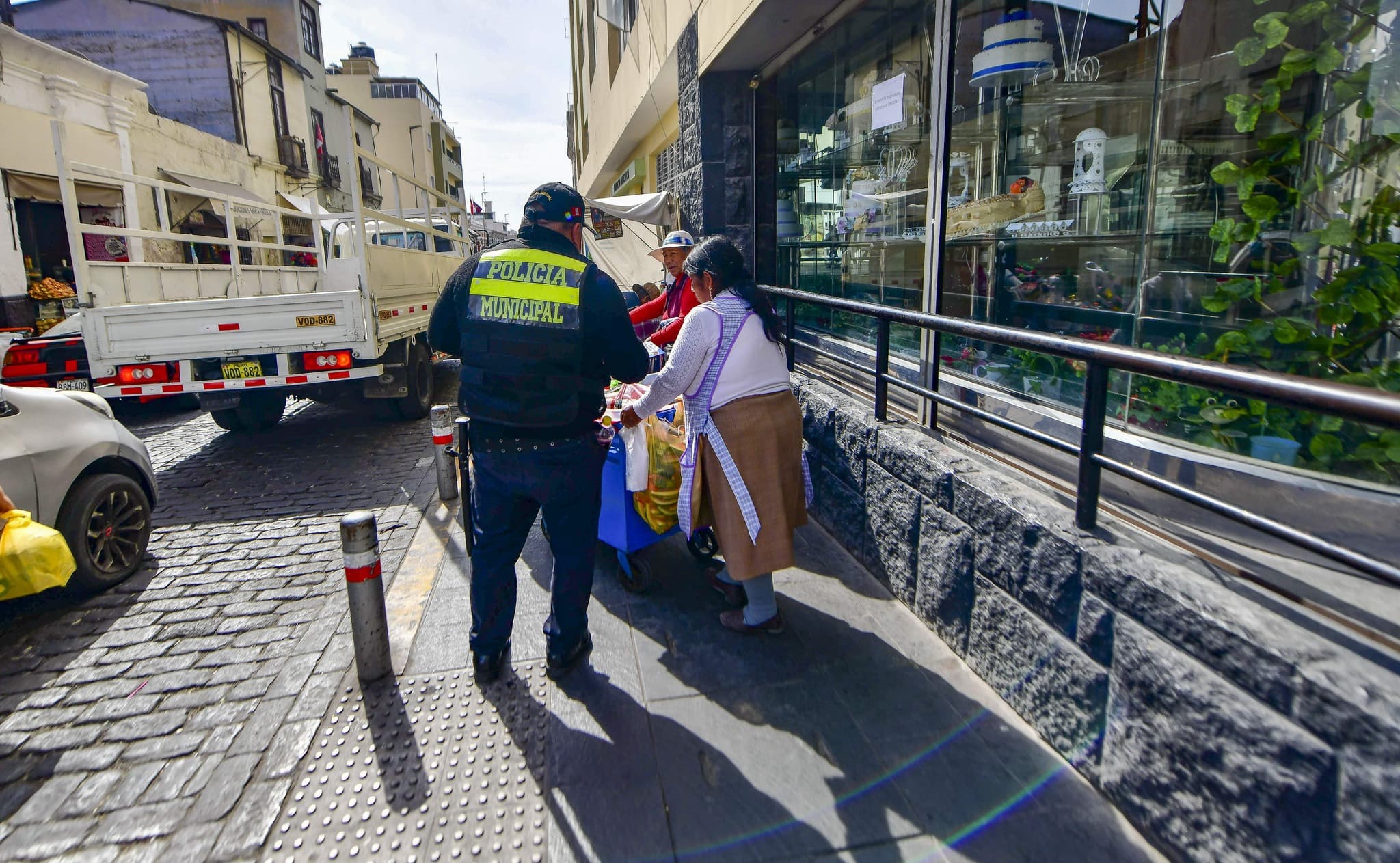 Comercio ambulatorio desborda capacidades de las autoridades en Arequipa