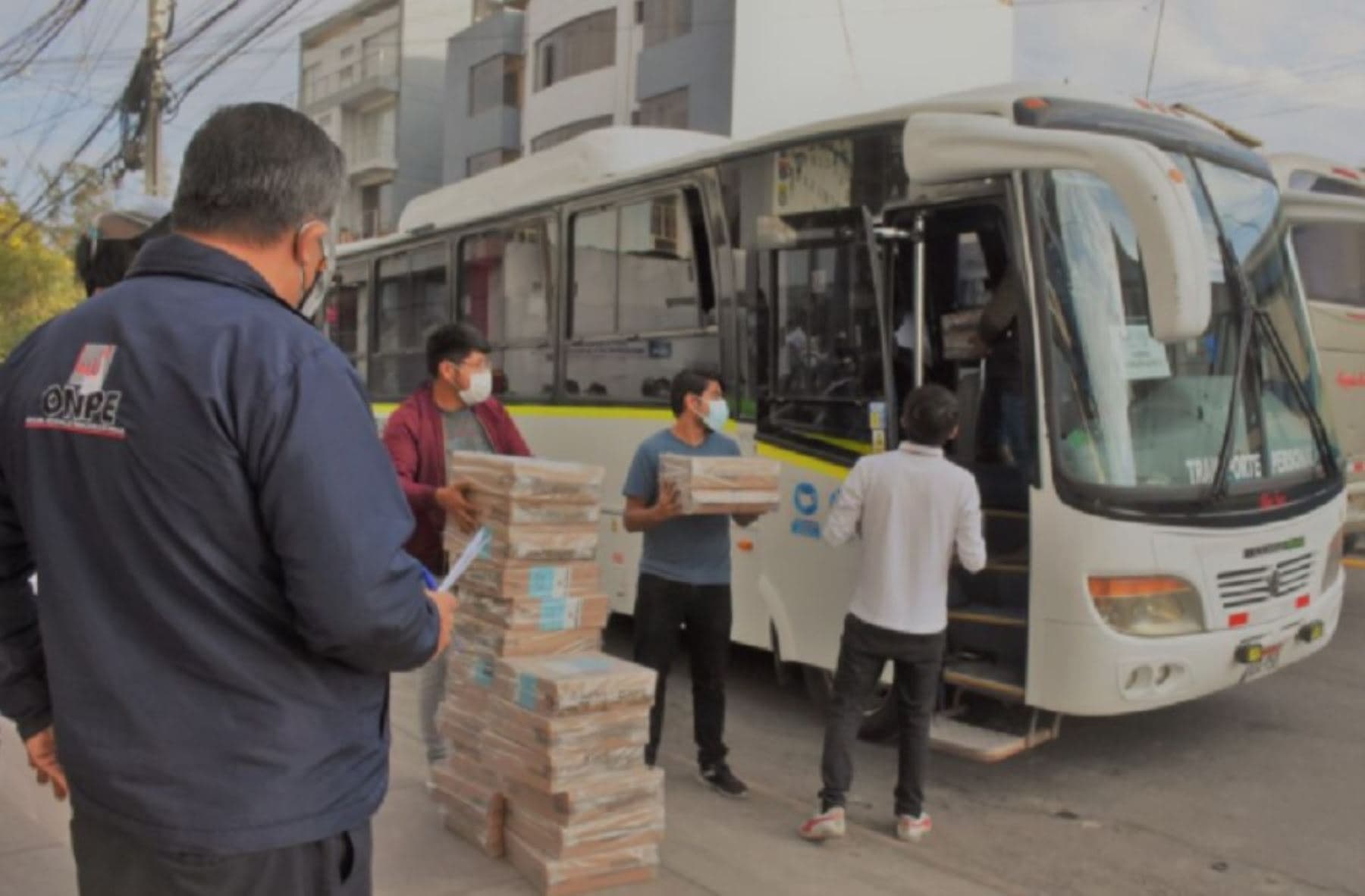 Arequipa: continúa despliegue del material electoral
