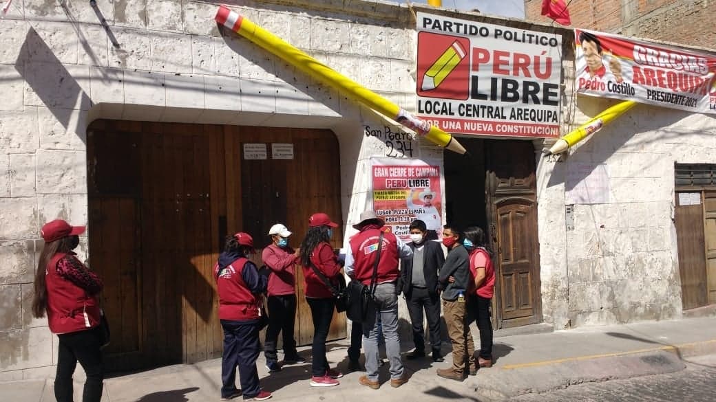 Arequipa: retiran propaganda electoral del Centro Histórico