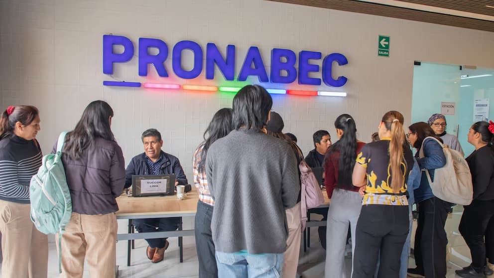 Plantean eliminar límite de edad para postular a Beca 18