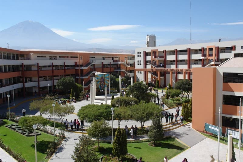 UCSM logra certificar a 22 escuelas profesionales por calidad educativa