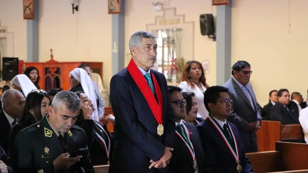 Manuel Vera Paredes cobró sueldos mediante un tercero
