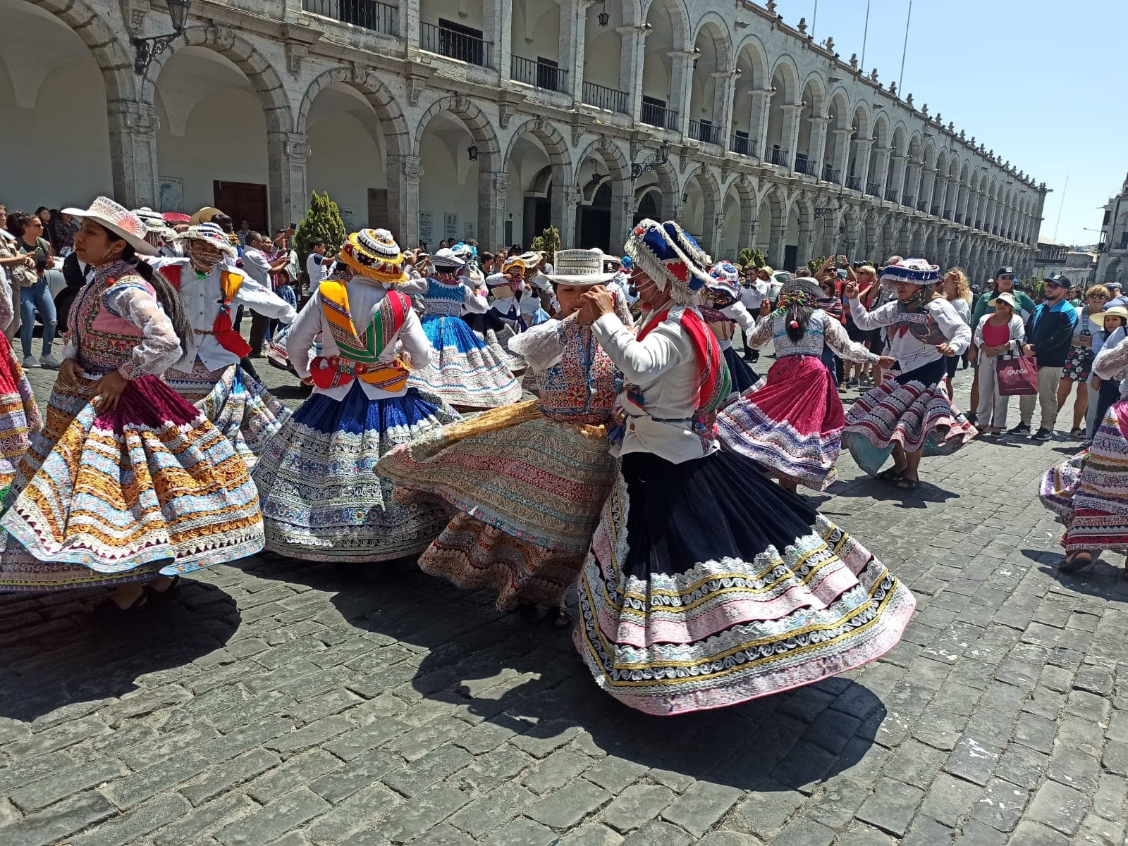 Difusores históricos del Wititi bailaron en la plaza de Armas
