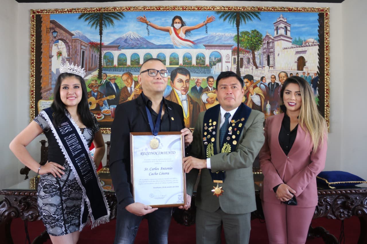 Carlos Cacho de visita en Arequipa