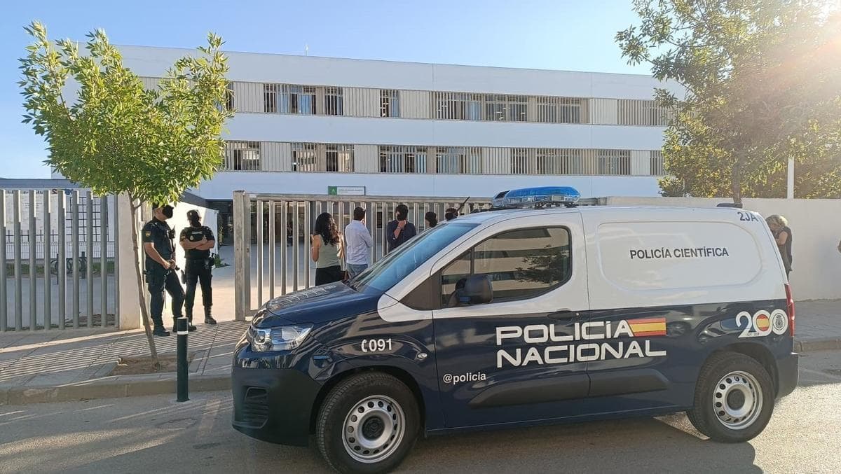 Detienen a menor que apuñaló a 2 compañeros y 3 profesores en España