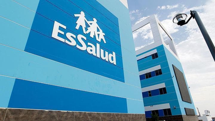 Gobierno recibe a EsSalud en crisis de equipos y medicamentos