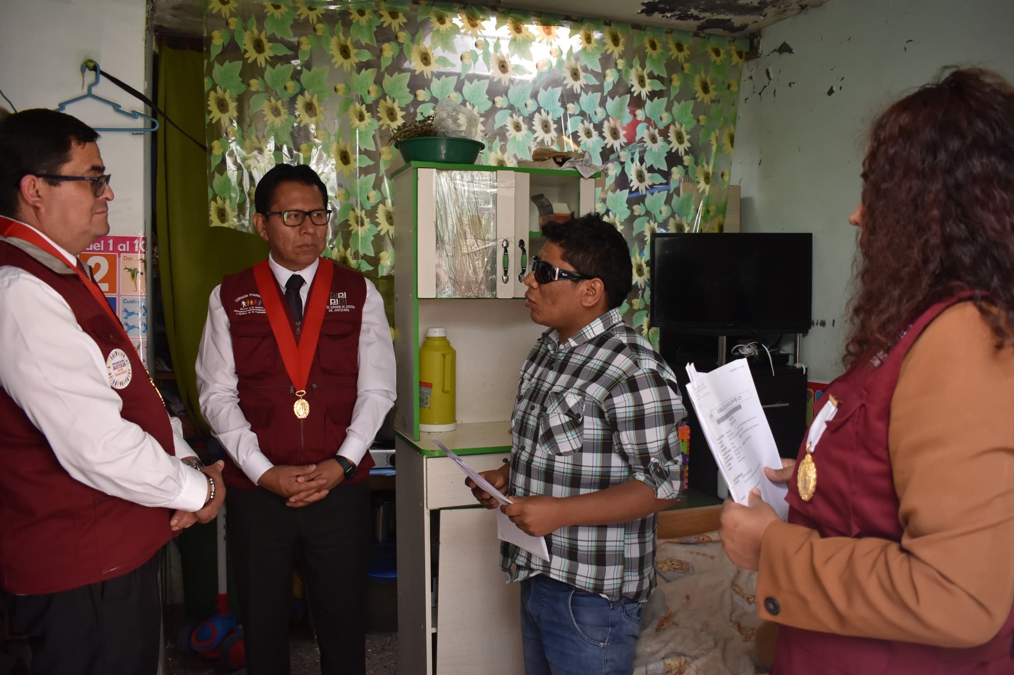 Corte de Arequipa notifica resolución judicial en braille