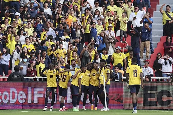 Ecuador derrota a Venezuela con doblete de Enner Valencia
