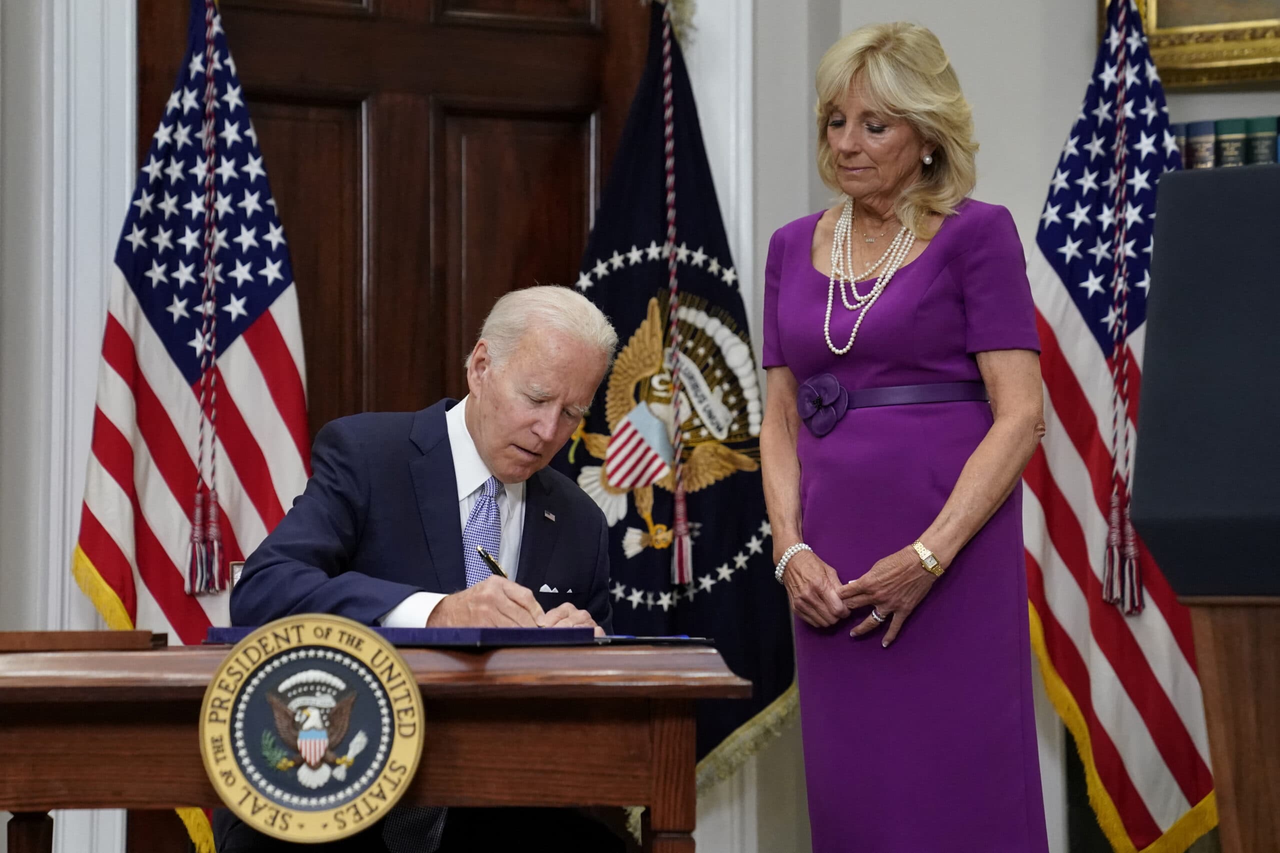 Biden firmó ley que prohibiría la red social TikTok en el país