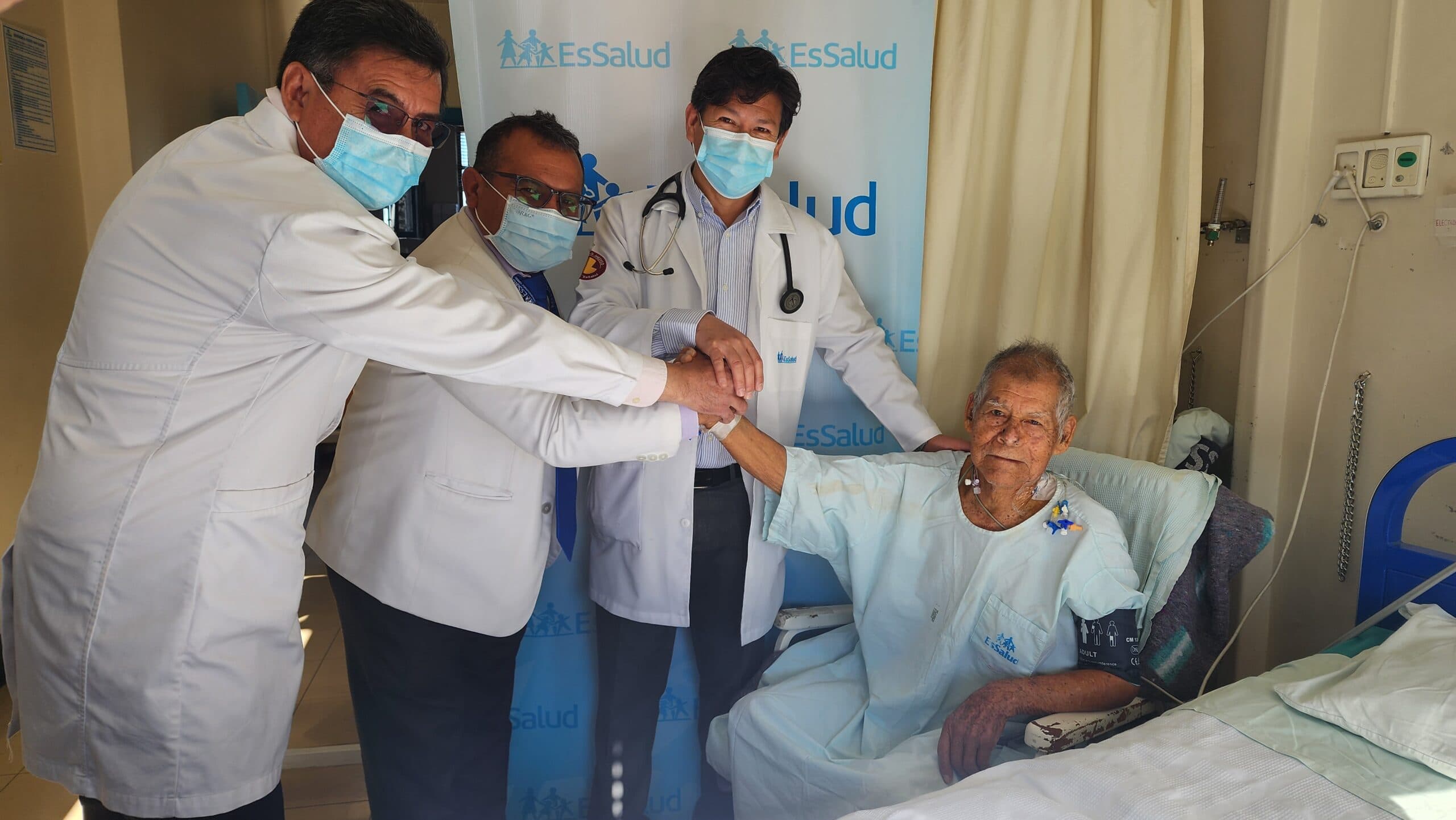 Realizan operaciones al corazón percutáneas a los asegurados