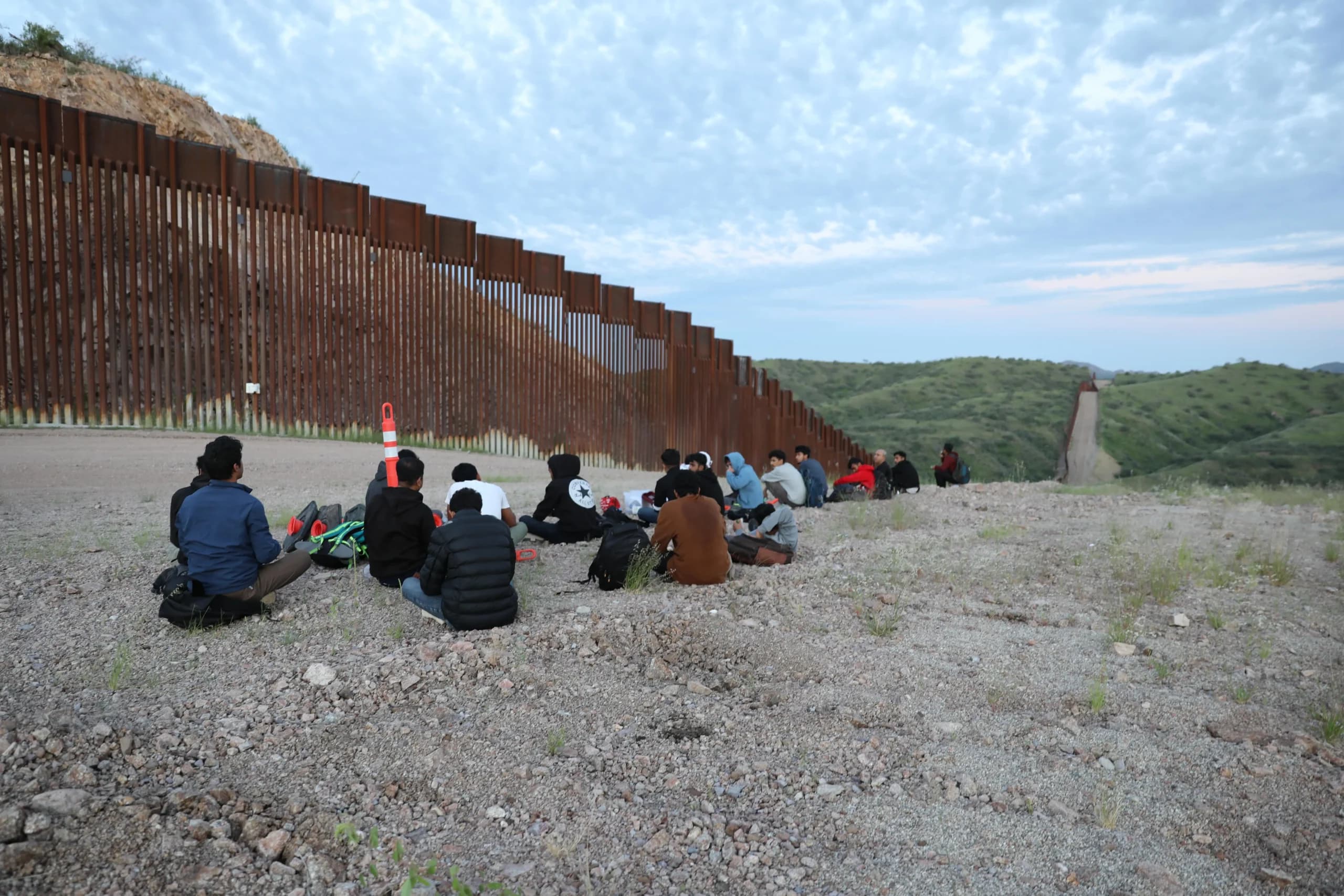 Trump afirma que continuará la construcción de muro fronterizo