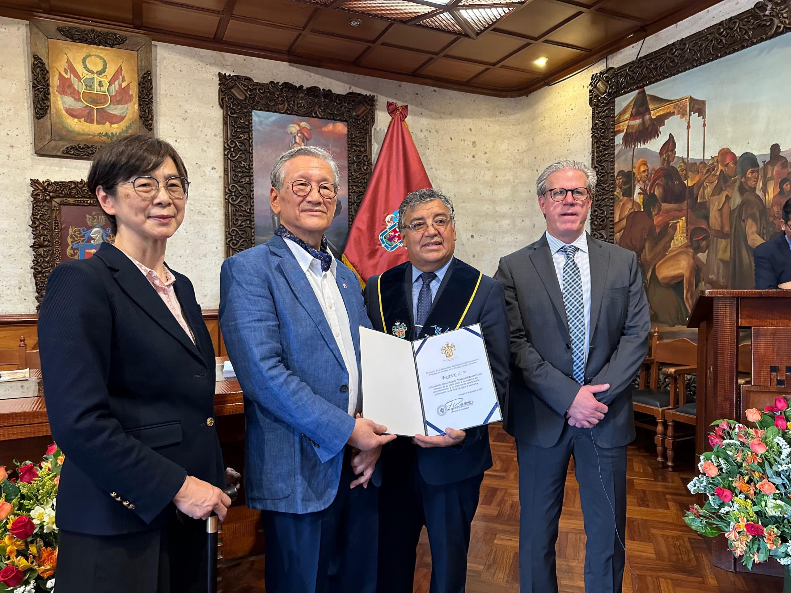 Declaran huésped ilustre a empresario alpaquero de Taiwán