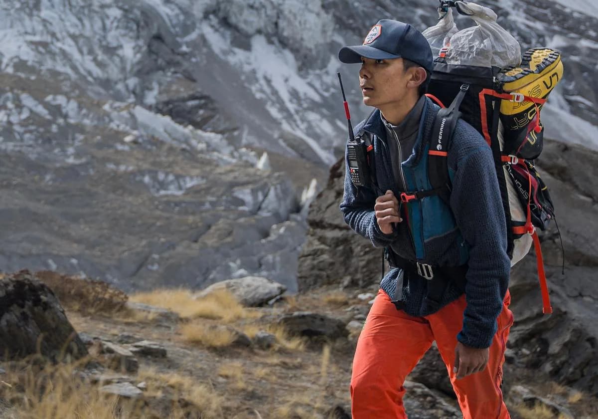 Nepalí de 18 años escaló las 14 montañas más altas del mundo