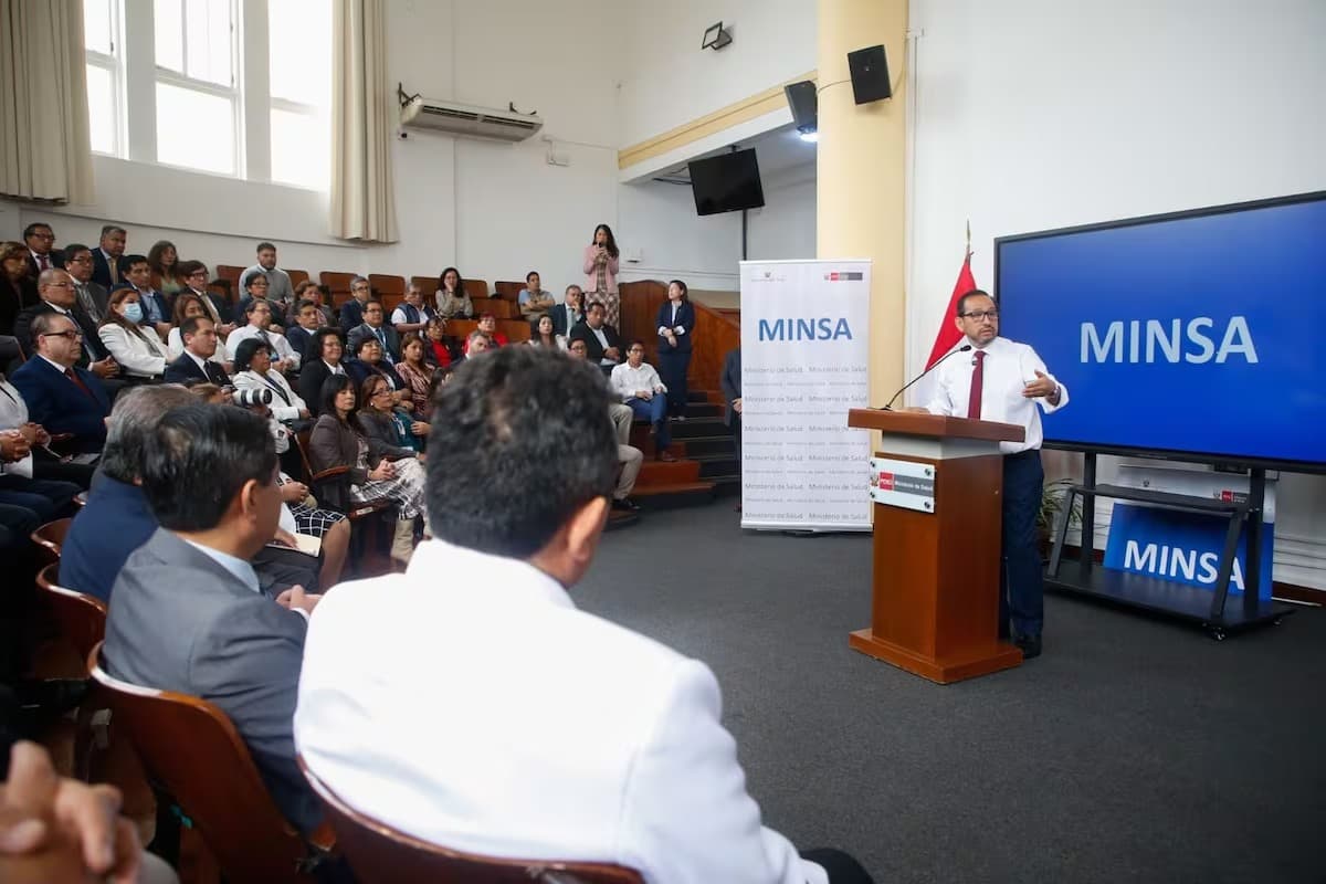 Minsa anuncia cambios para reducir los costos médicos