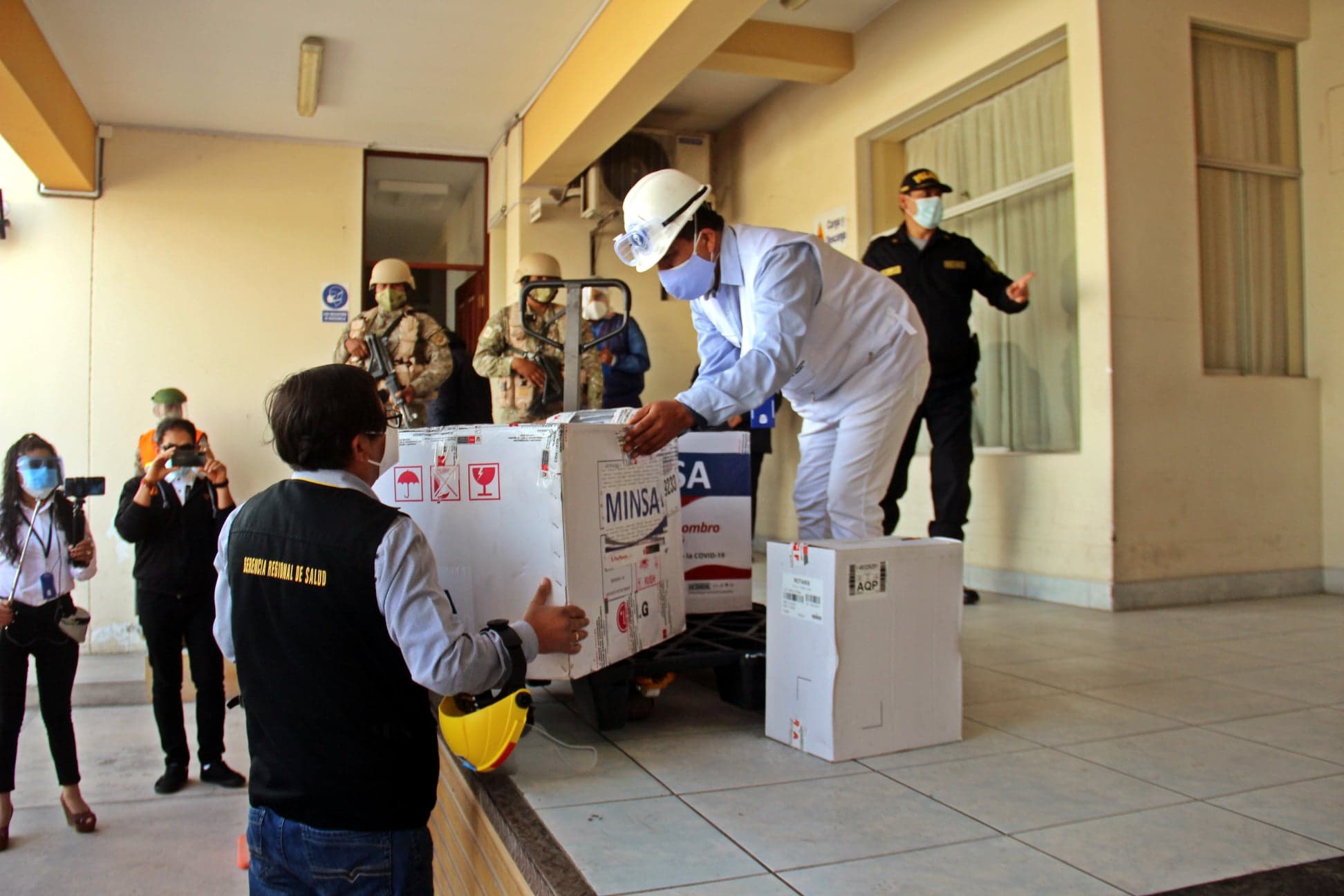 Llegan 9360 dosis Pfizer a Arequipa