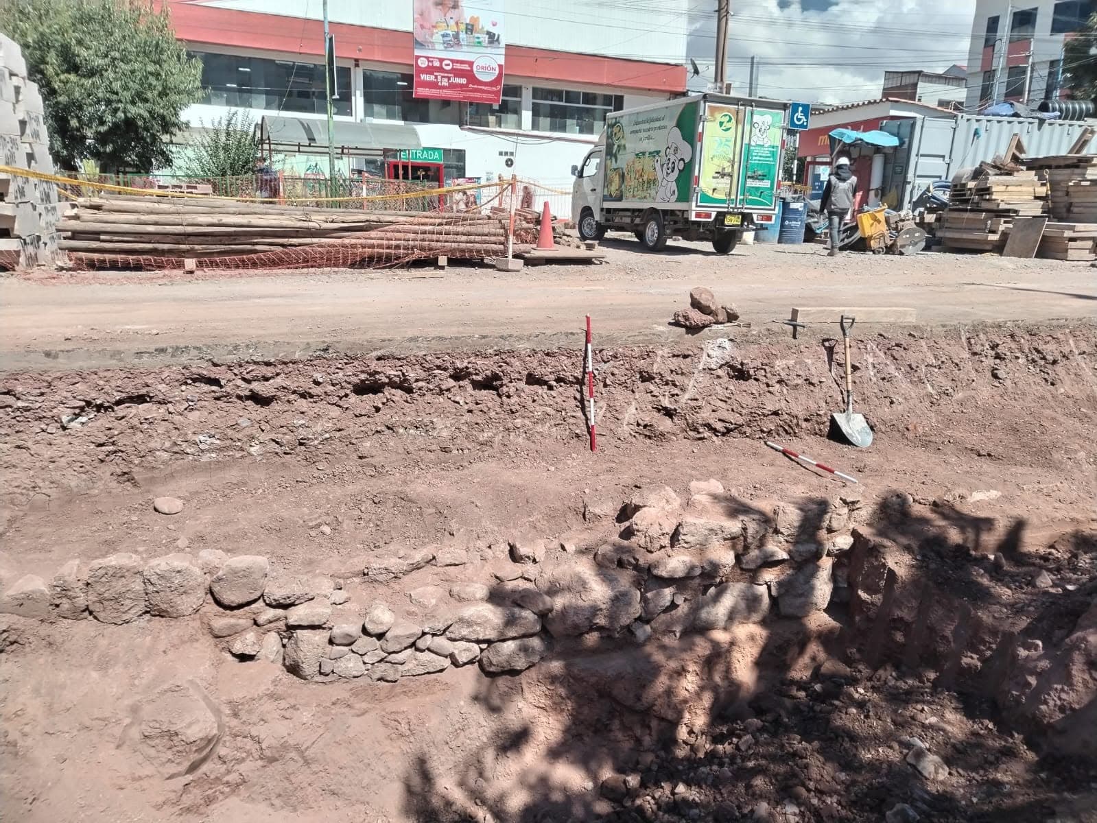 Hallan tramo de camino inca bajo la avenida de la Cultura en Cusco