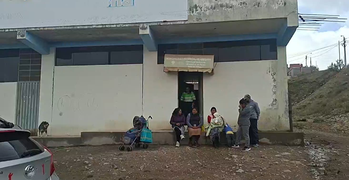 Roban víveres y equipos de cocina de comedor popular en Cayma