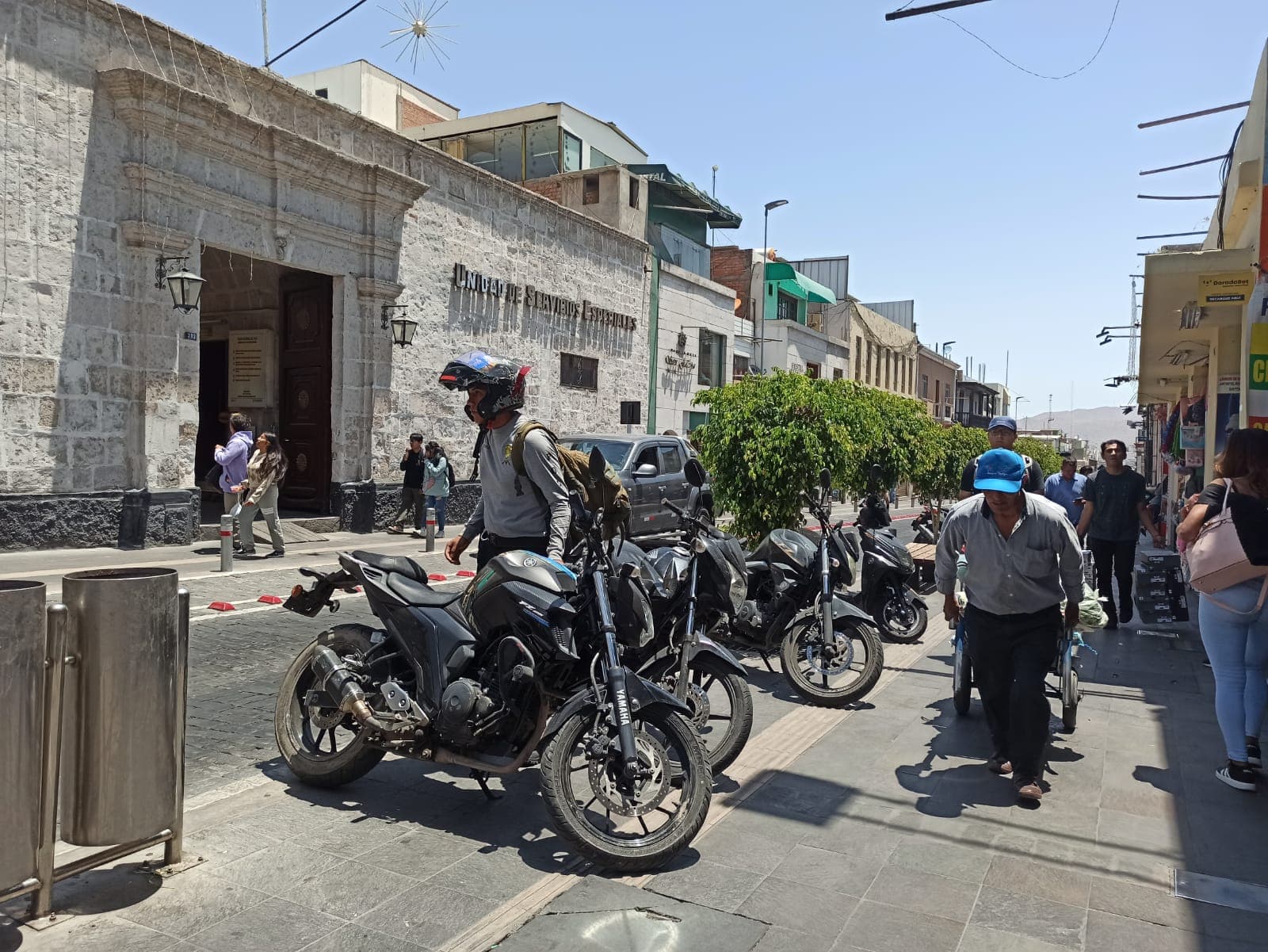 Vías prohibidas del centro son utilizadas como estacionamiento