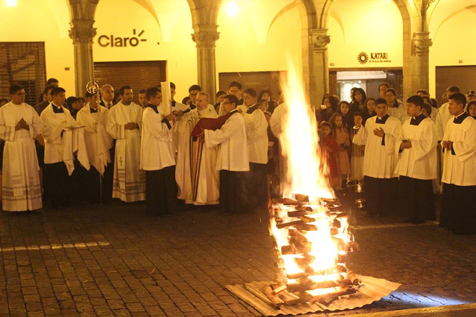 Sábado de Gloria: celebración de la Vigilia Pascual desde casa