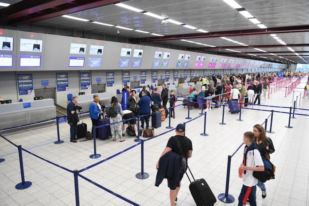 ¿Cómo pasar el tiempo en las largas esperas de los aeropuertos?