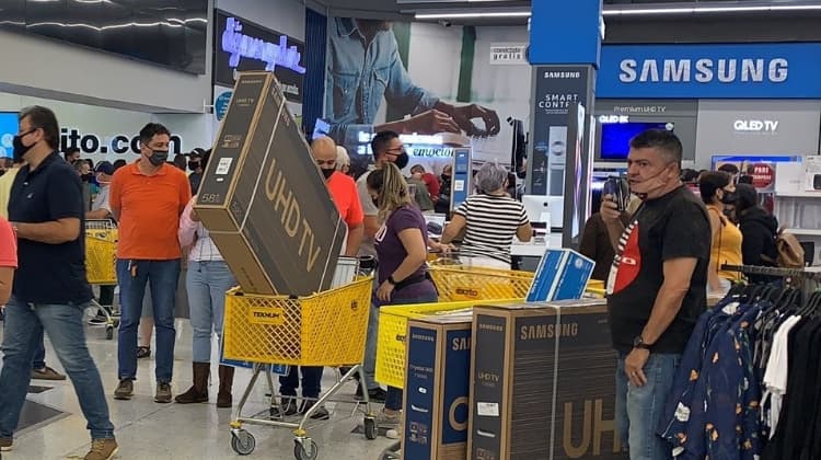 Arequipeños interesados por TV y celulares de gama media