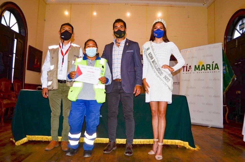 Distinguen a colaboradoras de  “Mollendo te Quiero Limpio”