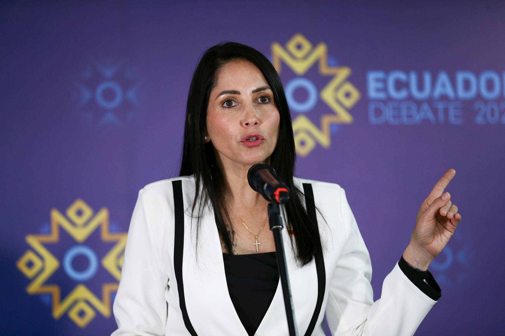 Fiscalía de Ecuador allana casa de excandidata presidencial