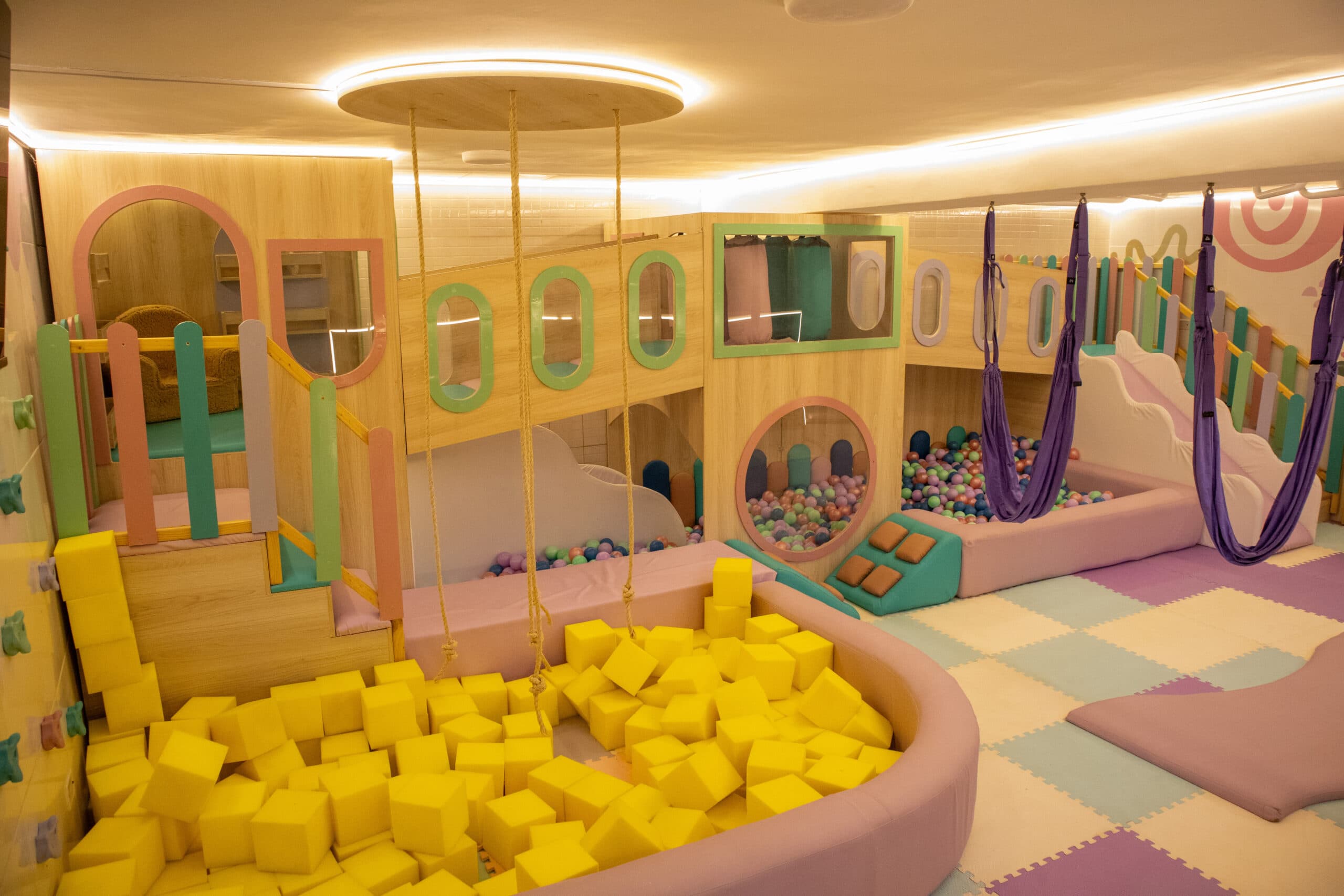Montessori School inaugura la primera sala de psicomotricidad fina en Arequipa