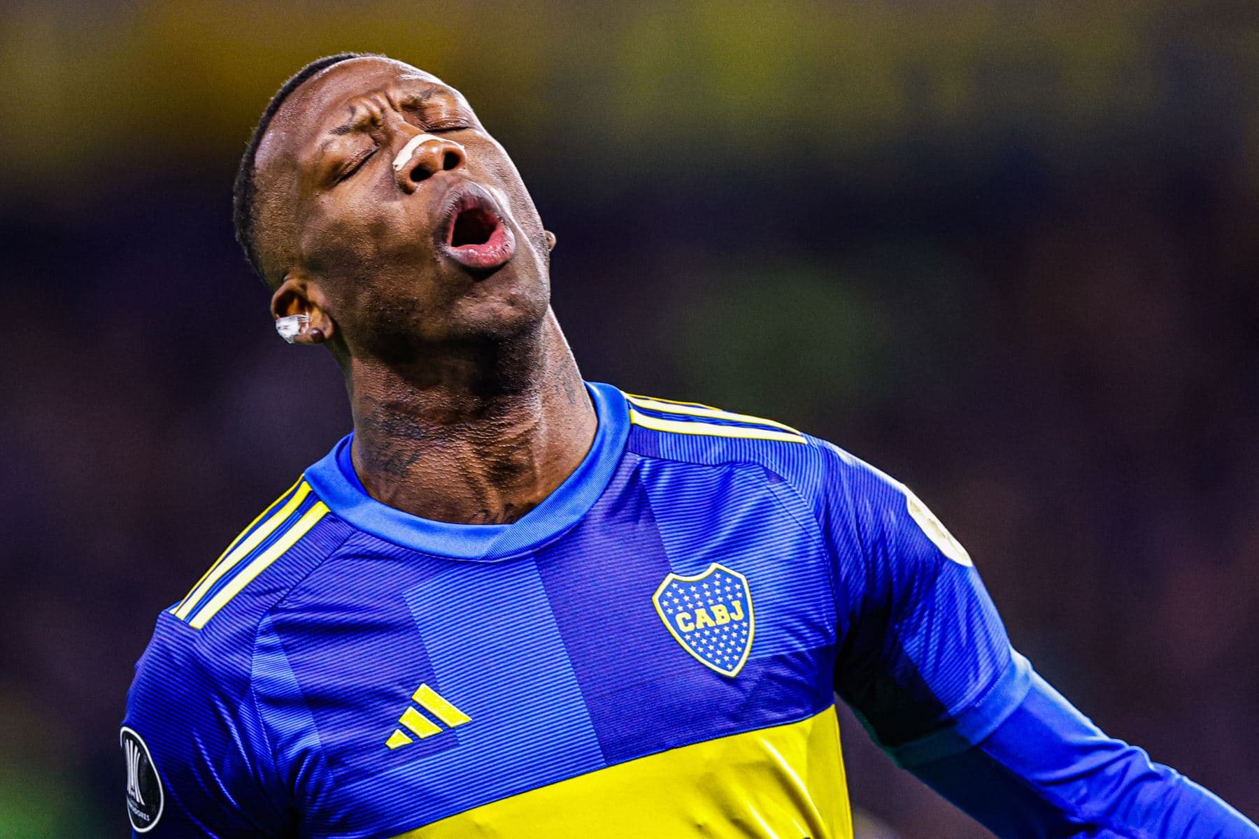 Advíncula no es tomado en cuenta por Boca Juniors