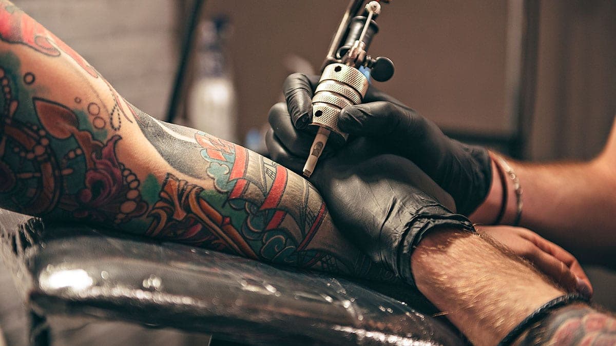 Posible asociación entre los tatuajes y un tipo de cáncer