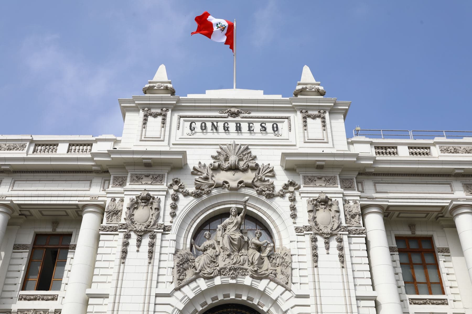 Congreso convoca a senadores y diputados para juramentación