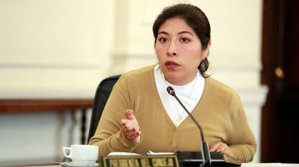 Congreso aprueba inhabilitar por 10 años a Betssy Chávez