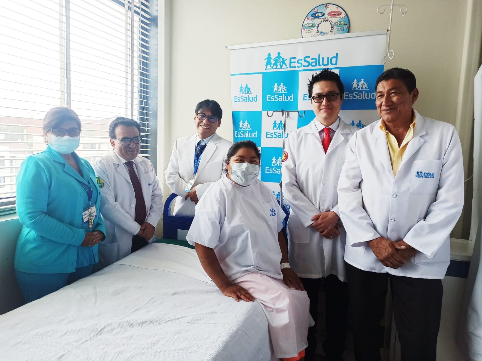 Urólogos de EsSalud retiran con éxito un tumor renal a gestante