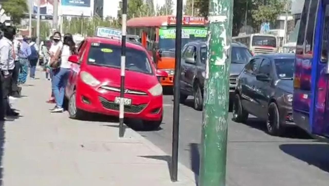 Arequipa: señora de 53 años pierde la vida al interior de un taxi