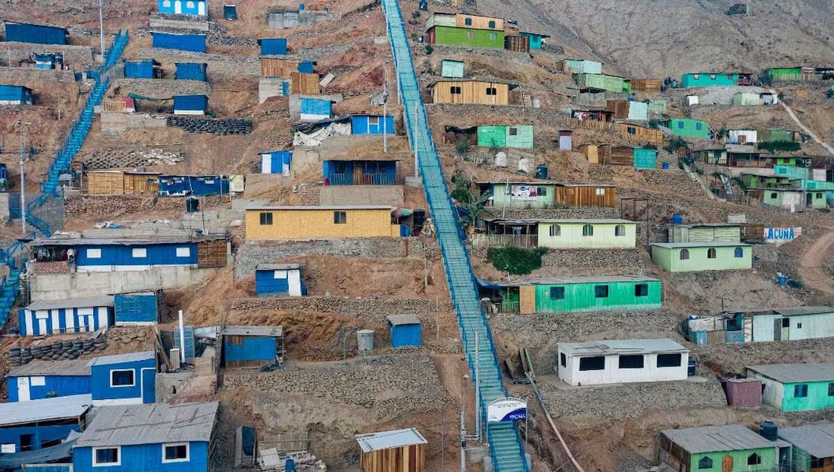 Banda cobraba S/4 a familias por entrar a sus propias casas